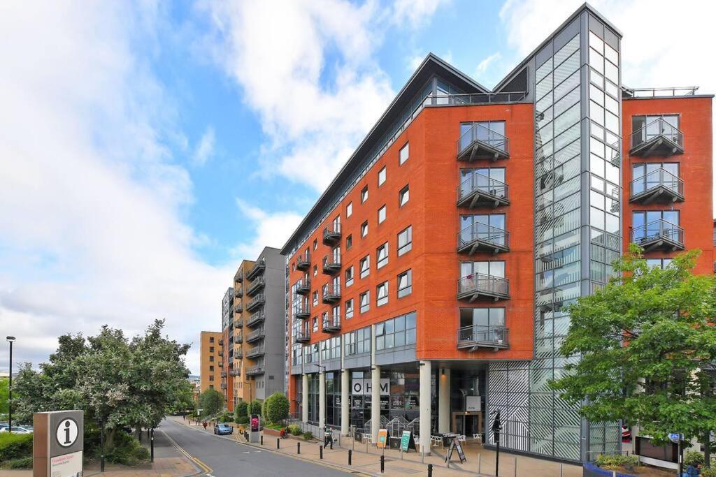 Perfectly Located City Centre Studio Apartment - West One With Free Wifi, Gym Access, Netflix Sheffield Exteriör bild