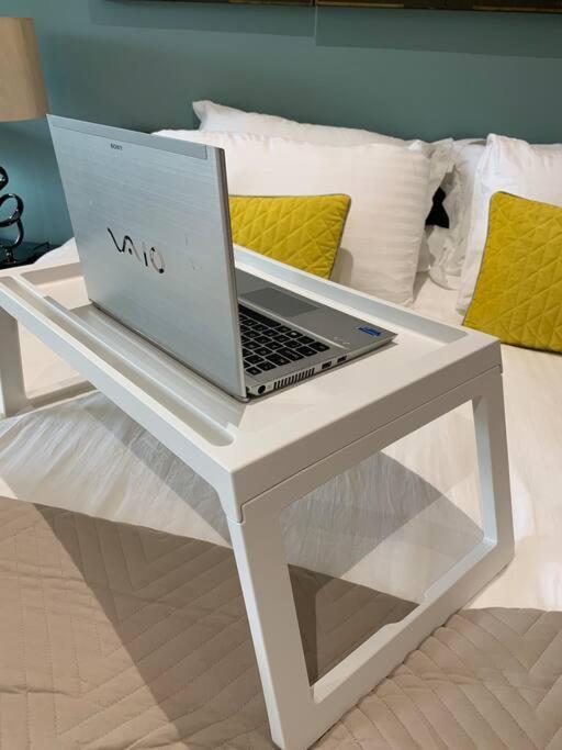 Perfectly Located City Centre Studio Apartment - West One With Free Wifi, Gym Access, Netflix Sheffield Exteriör bild