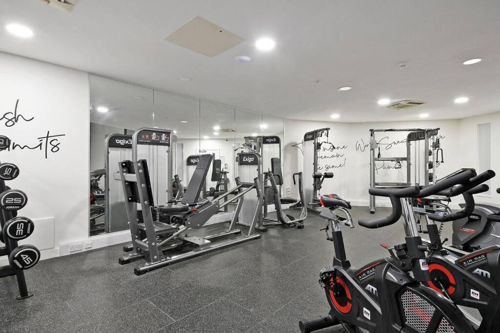 Perfectly Located City Centre Studio Apartment - West One With Free Wifi, Gym Access, Netflix Sheffield Exteriör bild