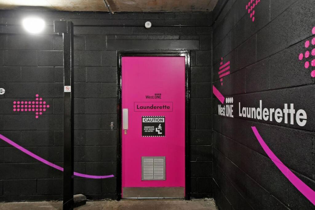 Perfectly Located City Centre Studio Apartment - West One With Free Wifi, Gym Access, Netflix Sheffield Exteriör bild