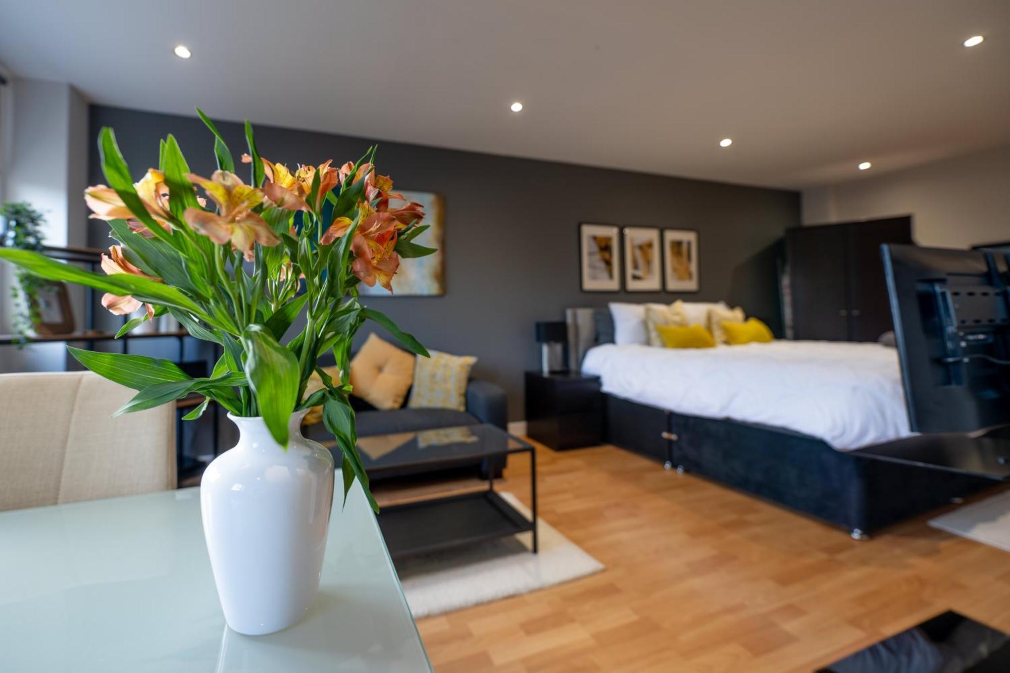 Perfectly Located City Centre Studio Apartment - West One With Free Wifi, Gym Access, Netflix Sheffield Exteriör bild